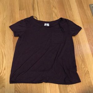 maroon t-shirt